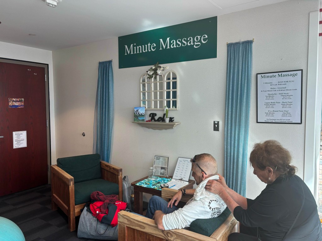 Lana Wilson massages customer Devin Bennett at Minute Massage on Oct. 31, 2025.