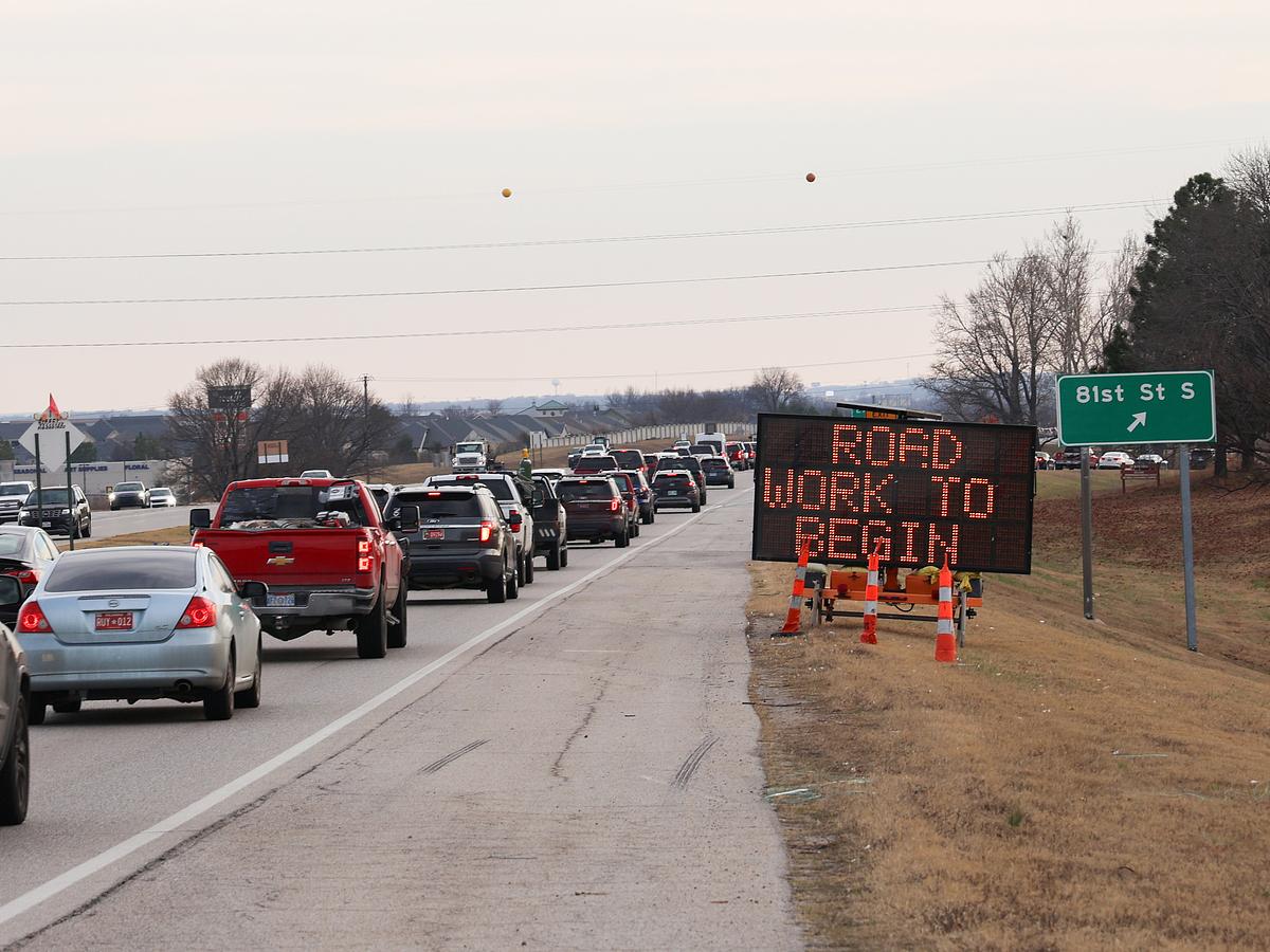 Construction is bringing traffic delays to Highway 75 in Tulsa. Here’s how to avoid it.