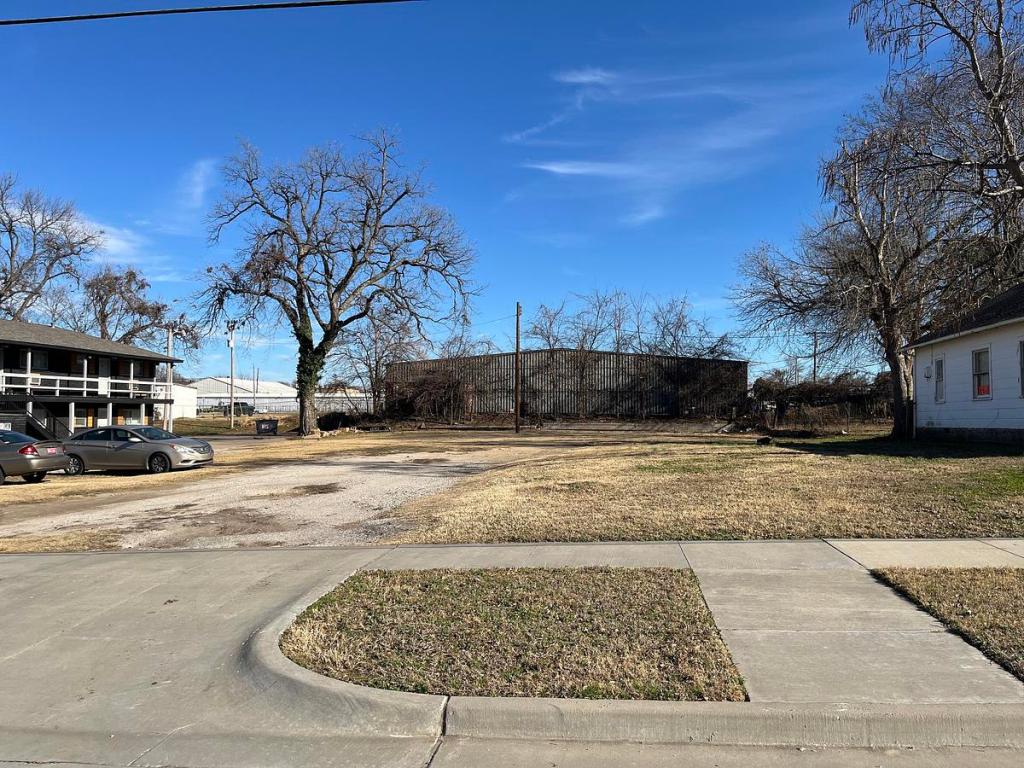 The city's economic development arm is seeking proposals for developing 721 / 727 S. Troost Ave. in the Pearl District into affordable housing.