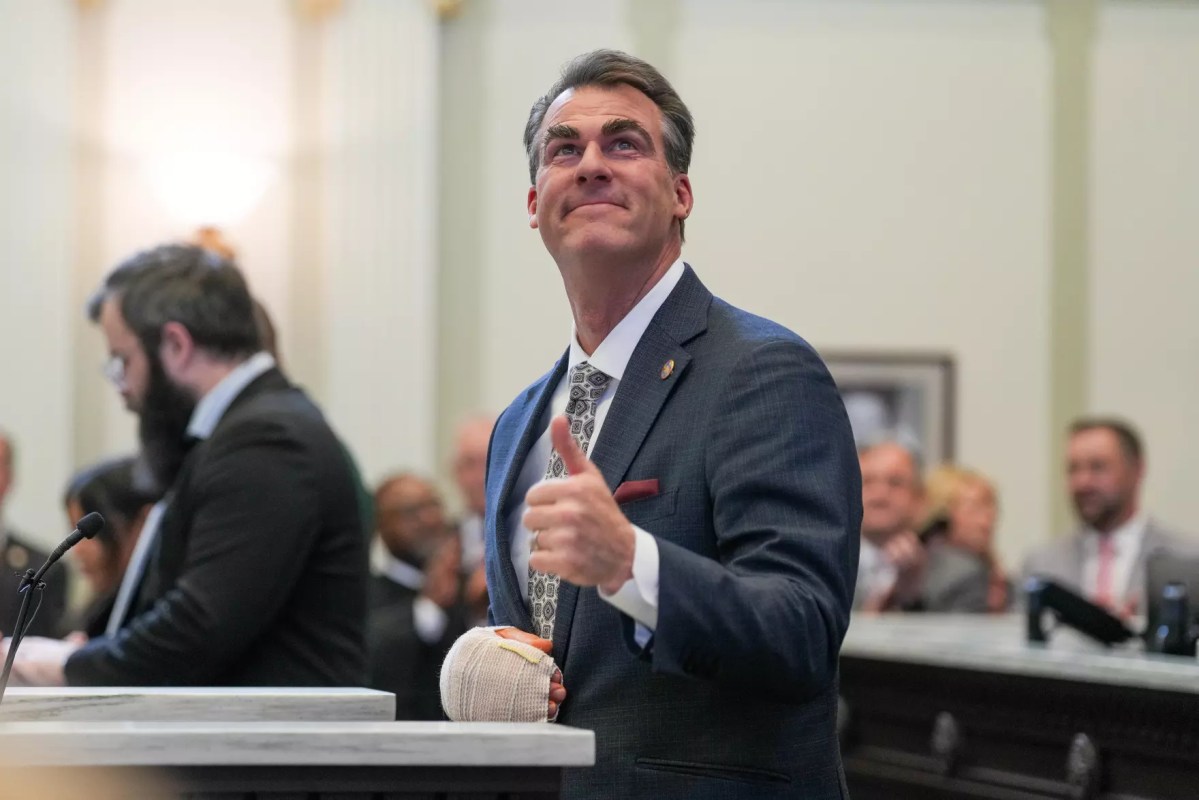 Gov. Kevin Stitts gives a thumbs up to the gallery during his 2026 State of the State address.