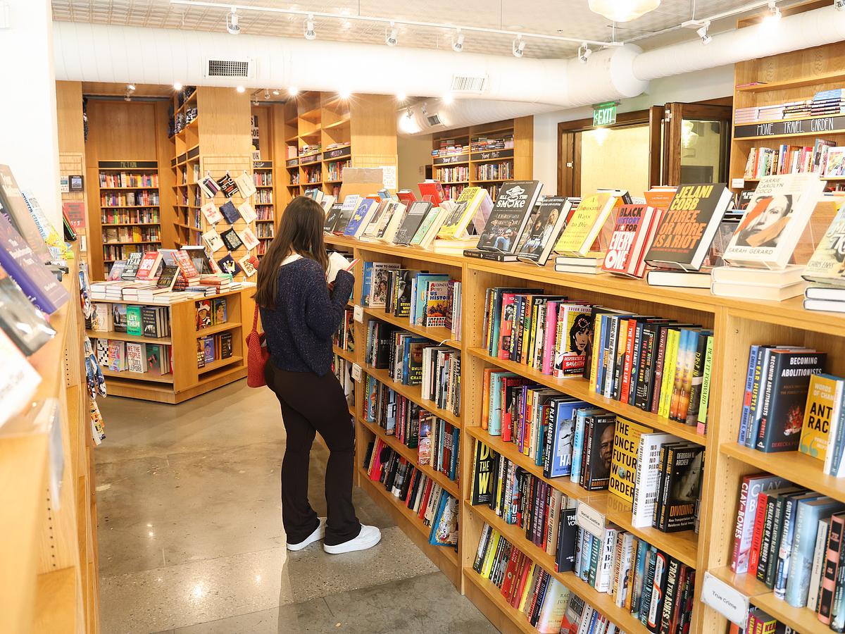 Silent Book Club Tulsa becomes place for people to connect over joy of reading