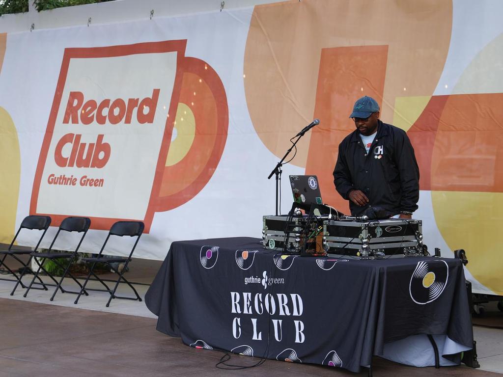  A scene from the First Friday Art Crawl in the Arts District on Sept. 5, 2025. 