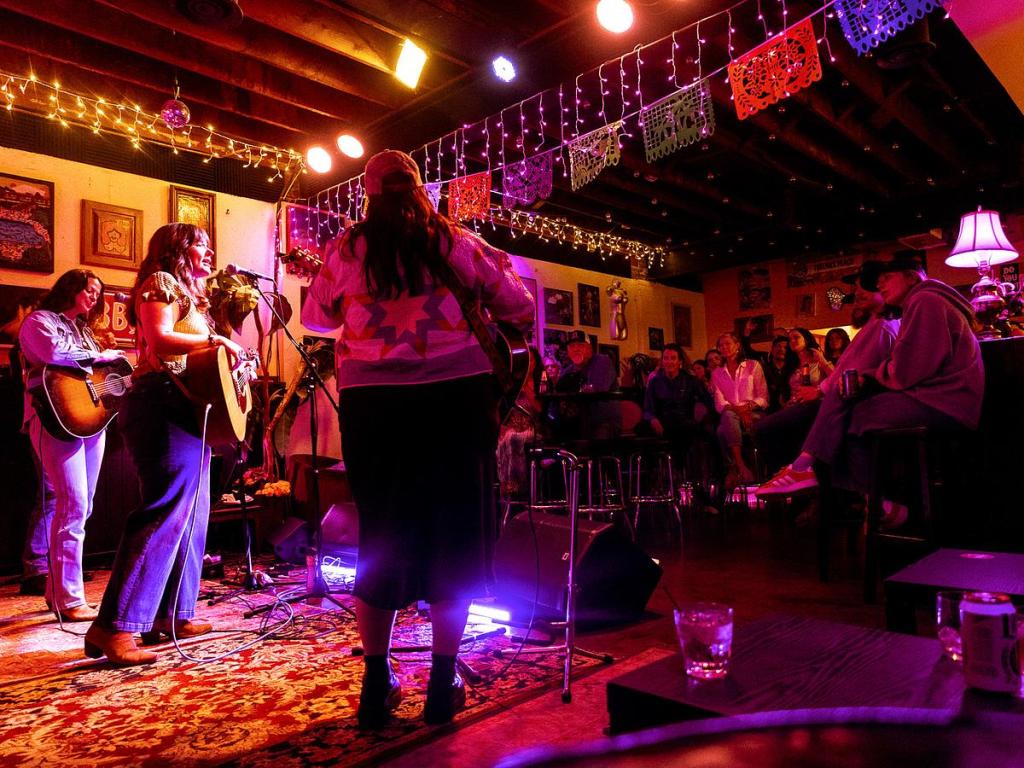  Kalyn Fay, Mallory Eagle and Amber Watson perform at Thelma's Peach's Songwriters in the Round on May 1, 2026. 