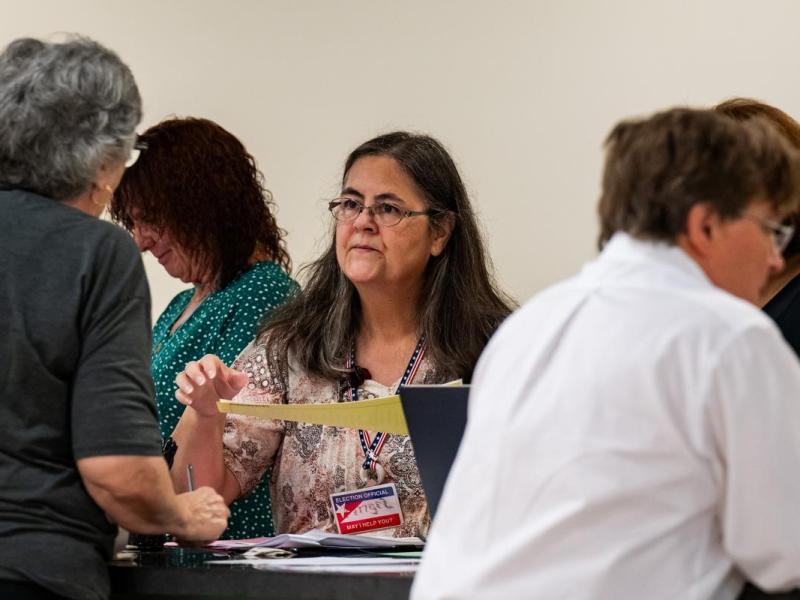 ¿Debe la Constitución de Oklahoma exigir identificación para votar? Los votantes decidirán en agosto.